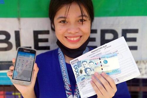 Caloocan City taps PayMaya, Smart Padala for social aid to students